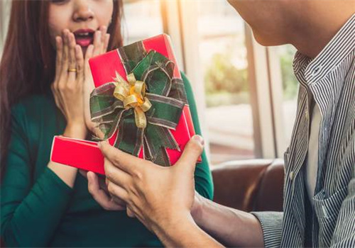 离婚贷款没还完应该如何办房子能够分割吗